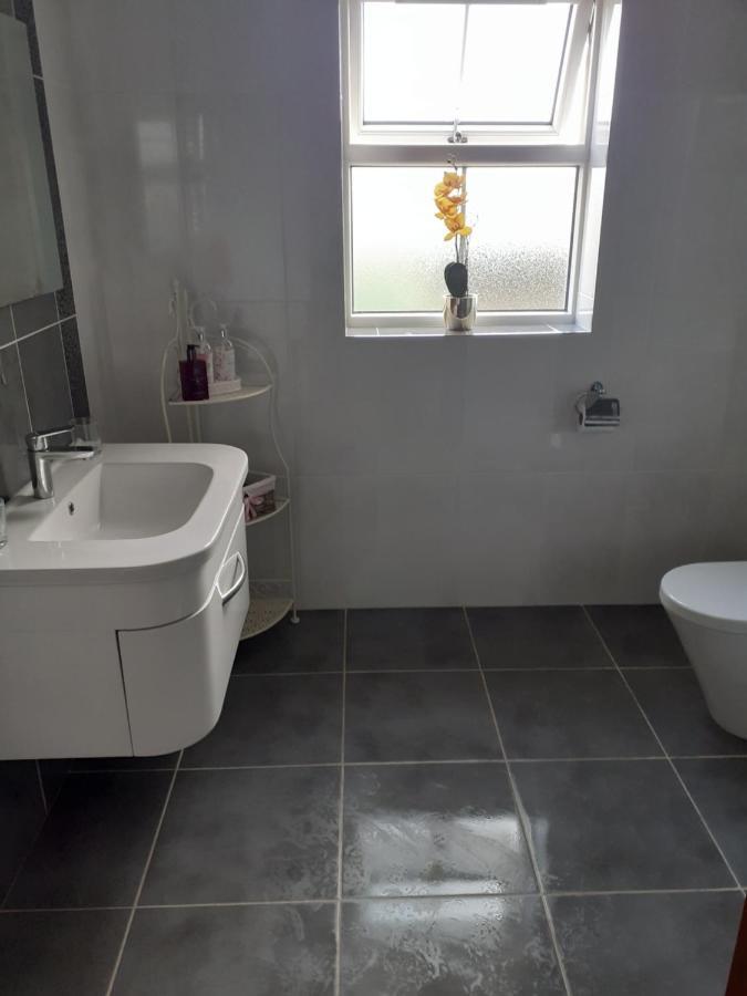 Private Room In Superb House Bed 1 Nobber Exterior foto